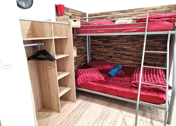 09 - Joli studio neuf avec vue sur jardin arboré et parking privatif gratuit