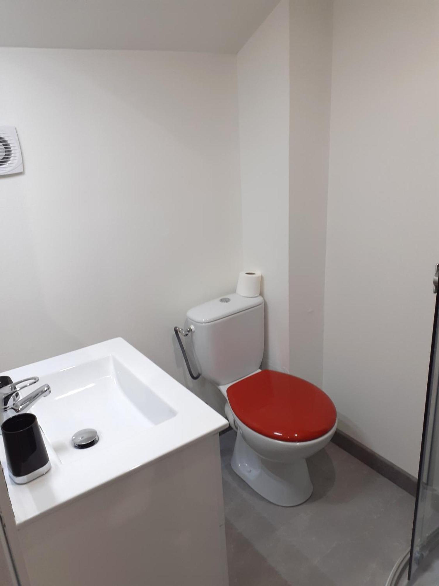 09 - Joli Neuf Avec Vue Sur Jardin Arboré Et Parking Privatif Gratuit Appartement *
