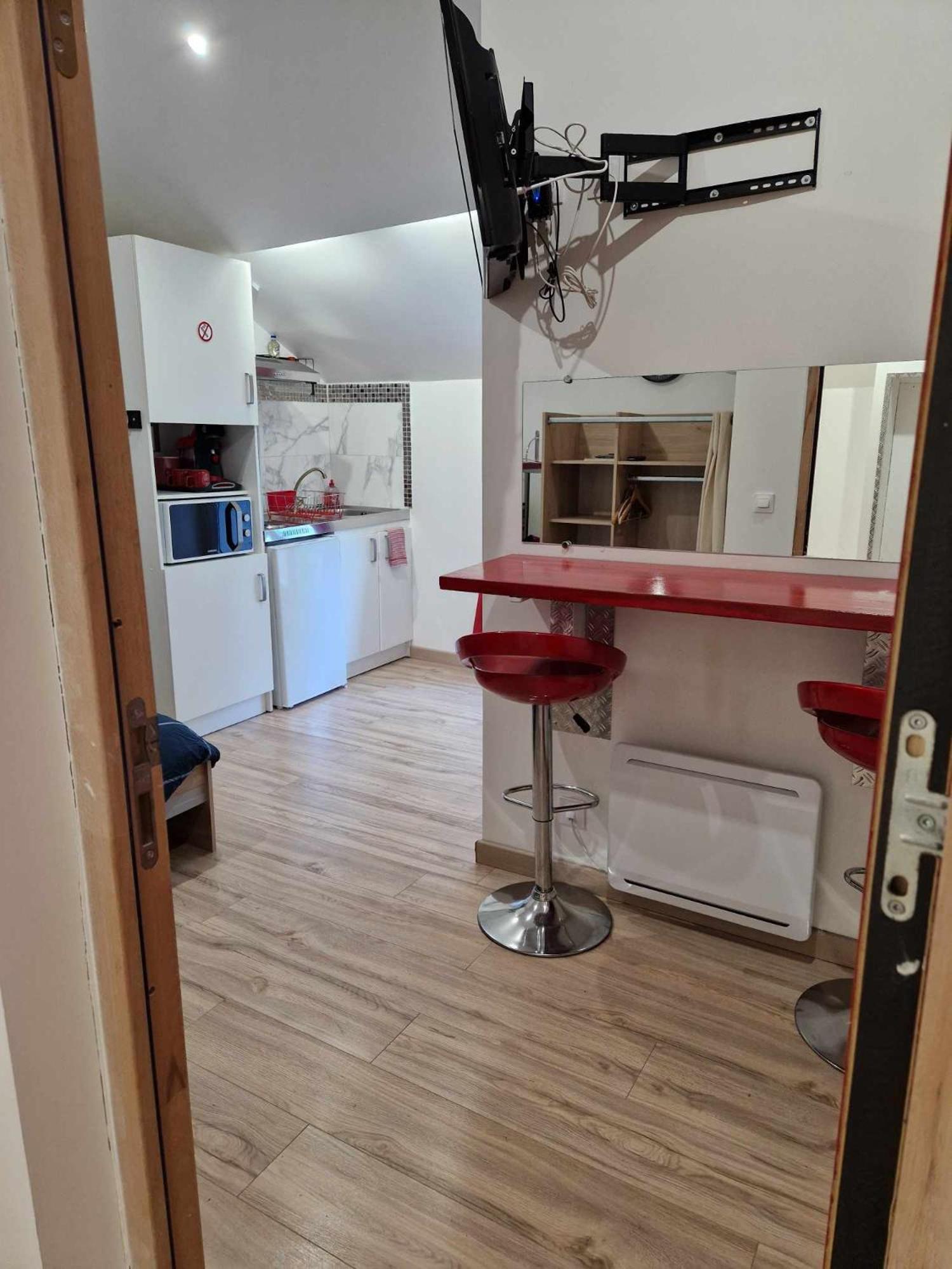 09 - Joli Neuf Avec Vue Sur Jardin Arboré Et Parking Privatif Gratuit Appartement *