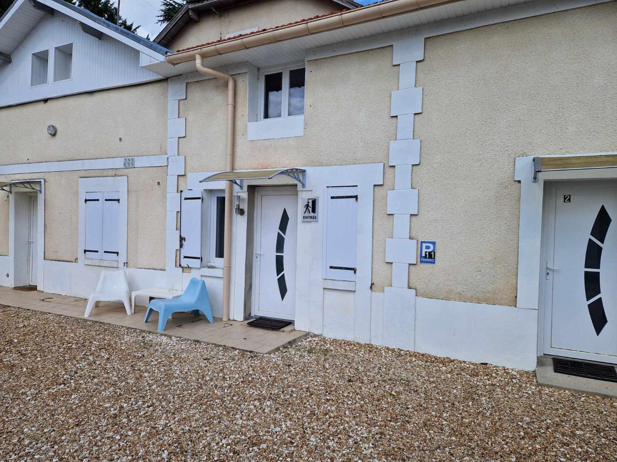 09 - Joli Neuf Avec Vue Sur Jardin Arboré Et Parking Privatif Gratuit Appartement *